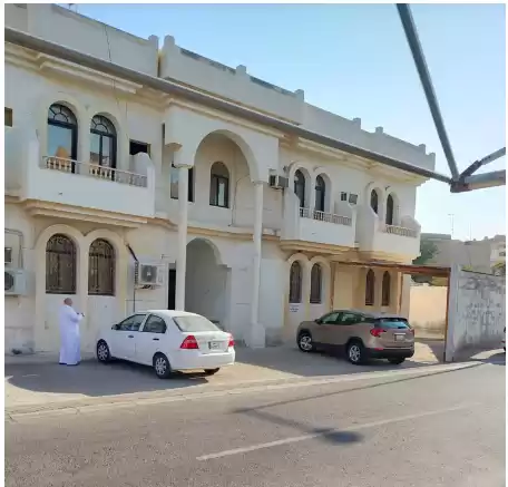 Résidentiel Propriété prête 2 chambres U / f Appartement  a louer au Doha #7133 - 1  image 